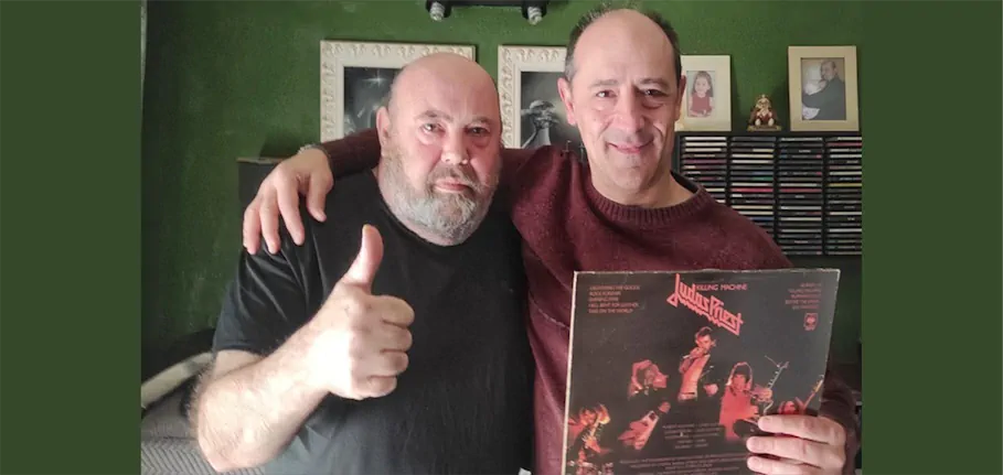 Eduardo con disco de Judas Priest