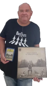 George Harrison. Antonio Benete con disco